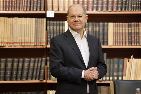 Olaf Scholz beim Besuch des Deutschen Geoforschungszentrums und des Potsdam-Instituts für Klimafolgenforschung in Potsdam