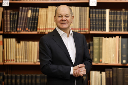 Olaf Scholz beim Besuch des Deutschen Geoforschungszentrums und des Potsdam-Instituts für Klimafolgenforschung in Potsdam