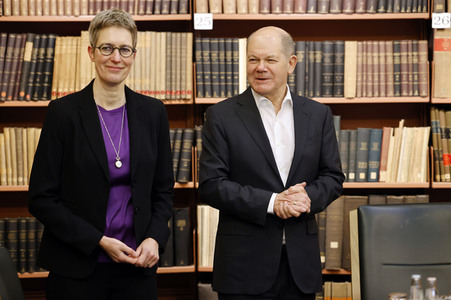 Olaf Scholz beim Besuch des Deutschen Geoforschungszentrums und des Potsdam-Instituts für Klimafolgenforschung in Potsdam