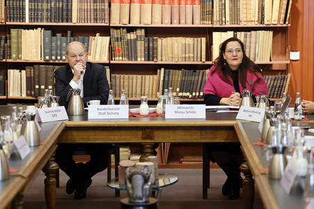 Olaf Scholz beim Besuch des Deutschen Geoforschungszentrums und des Potsdam-Instituts für Klimafolgenforschung in Potsdam