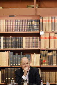 Olaf Scholz beim Besuch des Deutschen Geoforschungszentrums und des Potsdam-Instituts für Klimafolgenforschung in Potsdam