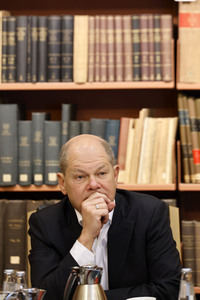 Olaf Scholz beim Besuch des Deutschen Geoforschungszentrums und des Potsdam-Instituts für Klimafolgenforschung in Potsdam