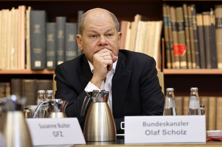 Olaf Scholz beim Besuch des Deutschen Geoforschungszentrums und des Potsdam-Instituts für Klimafolgenforschung in Potsdam