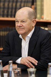 Olaf Scholz beim Besuch des Deutschen Geoforschungszentrums und des Potsdam-Instituts für Klimafolgenforschung in Potsdam