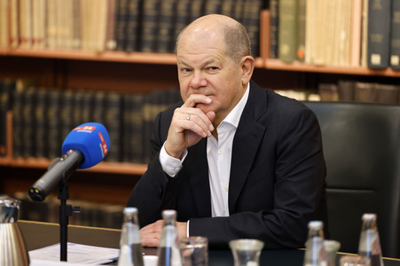 Olaf Scholz beim Besuch des Deutschen Geoforschungszentrums und des Potsdam-Instituts für Klimafolgenforschung in Potsdam