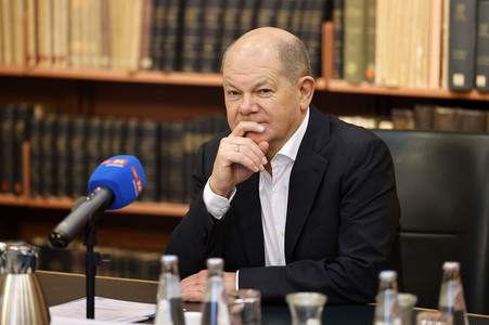 Olaf Scholz beim Besuch des Deutschen Geoforschungszentrums und des Potsdam-Instituts für Klimafolgenforschung in Potsdam