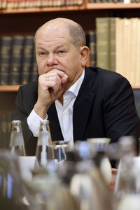 Olaf Scholz beim Besuch des Deutschen Geoforschungszentrums und des Potsdam-Instituts für Klimafolgenforschung in Potsdam