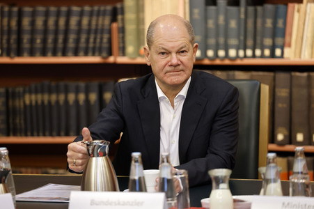 Olaf Scholz beim Besuch des Deutschen Geoforschungszentrums und des Potsdam-Instituts für Klimafolgenforschung in Potsdam
