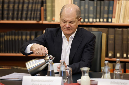 Olaf Scholz beim Besuch des Deutschen Geoforschungszentrums und des Potsdam-Instituts für Klimafolgenforschung in Potsdam