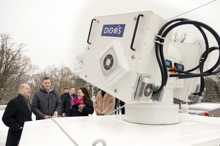 Olaf Scholz beim Besuch des Deutschen Geoforschungszentrums und des Potsdam-Instituts für Klimafolgenforschung in Potsdam