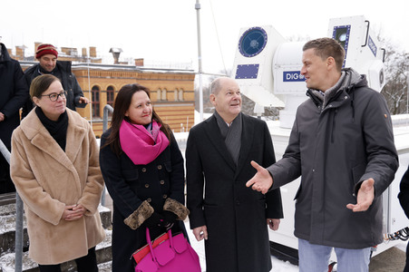 Olaf Scholz beim Besuch des Deutschen Geoforschungszentrums und des Potsdam-Instituts für Klimafolgenforschung in Potsdam