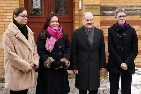 Olaf Scholz beim Besuch des Deutschen Geoforschungszentrums und des Potsdam-Instituts für Klimafolgenforschung in Potsdam