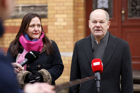 Olaf Scholz beim Besuch des Deutschen Geoforschungszentrums und des Potsdam-Instituts für Klimafolgenforschung in Potsdam