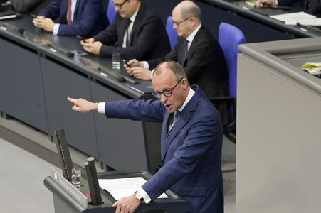 143. Sitzung des Deutschen Bundestages in Berlin