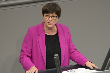 143. Sitzung des Deutschen Bundestages in Berlin