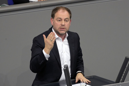 143. Sitzung des Deutschen Bundestages in Berlin