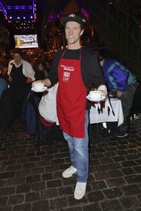 Charity-Weihnachtsfeier für Obdachlose in Hamburg