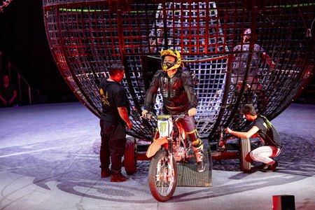 Weihnachstshow von Circus FlicFlac in Erfurt
