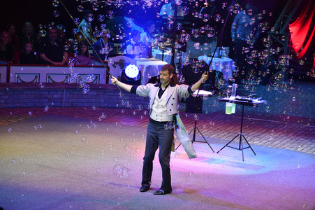 Premiere '19. Original Roncalli Weihnachtscircus' in Berlin