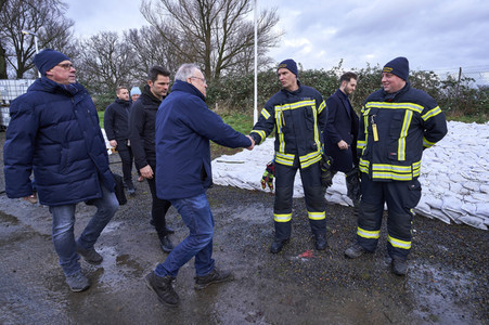 Stephan Weil besucht Hochwasser-Einsatzkräfte in der Region Hannover