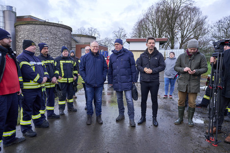 Stephan Weil besucht Hochwasser-Einsatzkräfte in der Region Hannover