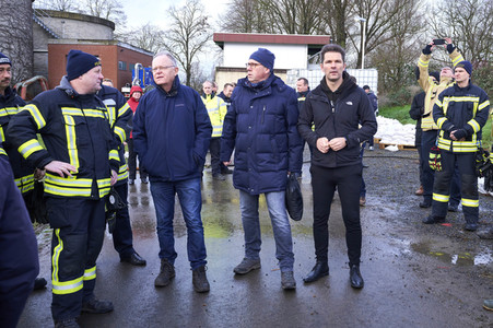 Stephan Weil besucht Hochwasser-Einsatzkräfte in der Region Hannover