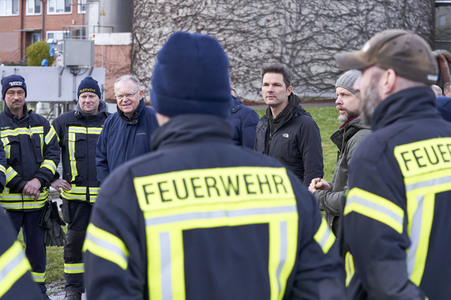 Stephan Weil besucht Hochwasser-Einsatzkräfte in der Region Hannover
