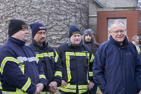 Stephan Weil besucht Hochwasser-Einsatzkräfte in der Region Hannover