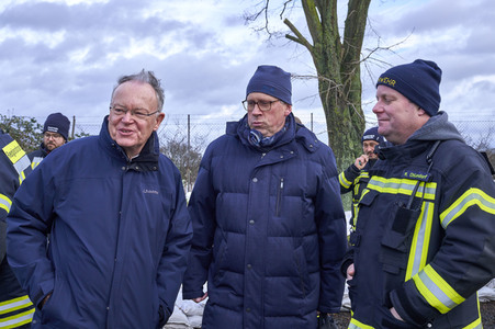 Stephan Weil besucht Hochwasser-Einsatzkräfte in der Region Hannover