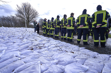 Stephan Weil besucht Hochwasser-Einsatzkräfte in der Region Hannover