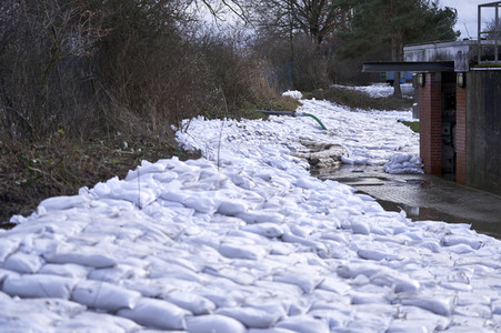 Stephan Weil besucht Hochwasser-Einsatzkräfte in der Region Hannover