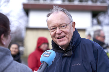 Stephan Weil besucht Hochwasser-Einsatzkräfte in der Region Hannover