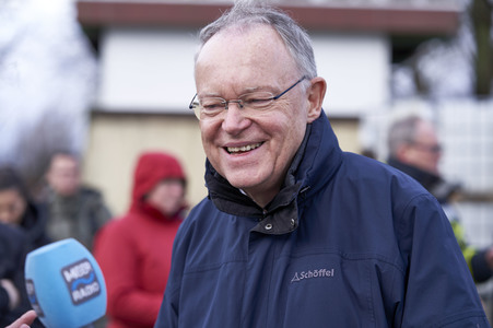 Stephan Weil besucht Hochwasser-Einsatzkräfte in der Region Hannover