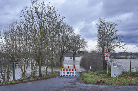 Stephan Weil besucht Hochwasser-Einsatzkräfte in der Region Hannover