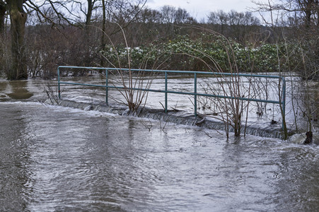 Stephan Weil besucht Hochwasser-Einsatzkräfte in der Region Hannover