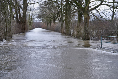 Stephan Weil besucht Hochwasser-Einsatzkräfte in der Region Hannover