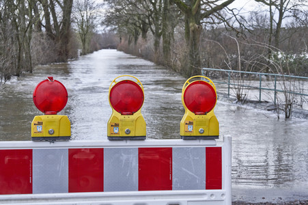 Stephan Weil besucht Hochwasser-Einsatzkräfte in der Region Hannover