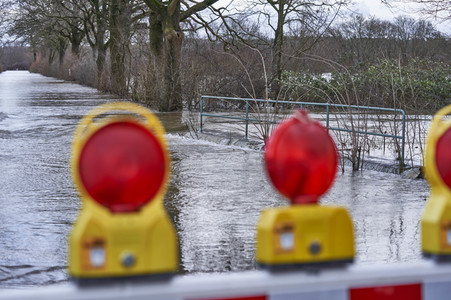 Stephan Weil besucht Hochwasser-Einsatzkräfte in der Region Hannover