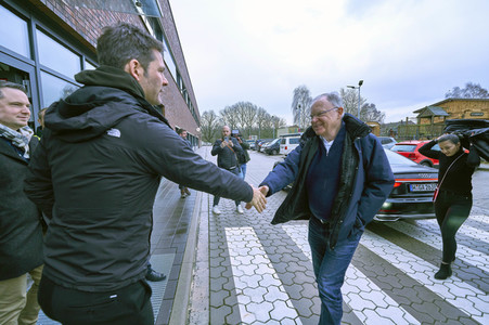 Stephan Weil besucht Hochwasser-Einsatzkräfte in der Region Hannover