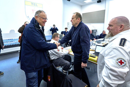 Stephan Weil besucht Hochwasser-Einsatzkräfte in der Region Hannover