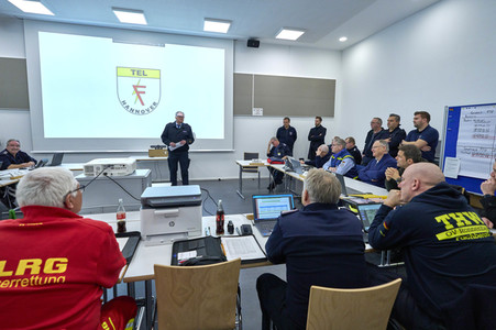 Stephan Weil besucht Hochwasser-Einsatzkräfte in der Region Hannover