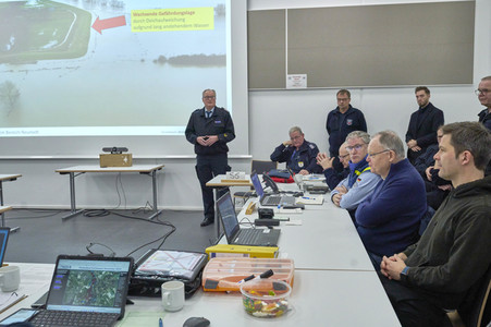 Stephan Weil besucht Hochwasser-Einsatzkräfte in der Region Hannover