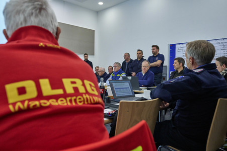 Stephan Weil besucht Hochwasser-Einsatzkräfte in der Region Hannover