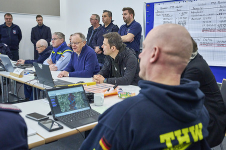 Stephan Weil besucht Hochwasser-Einsatzkräfte in der Region Hannover