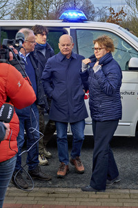Olaf Scholz besucht das Hochwassergebiet in Verden