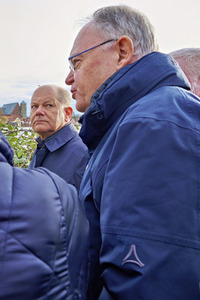 Olaf Scholz besucht das Hochwassergebiet in Verden