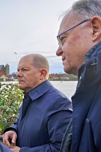 Olaf Scholz besucht das Hochwassergebiet in Verden