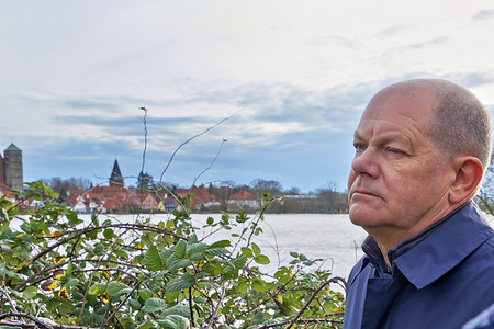 Olaf Scholz besucht das Hochwassergebiet in Verden