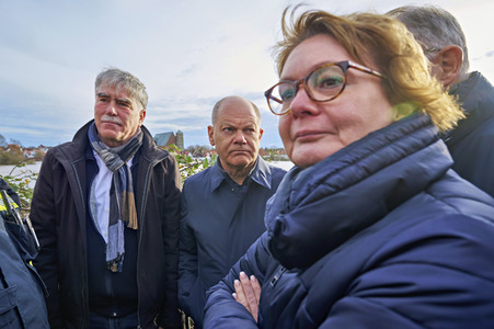 Olaf Scholz besucht das Hochwassergebiet in Verden