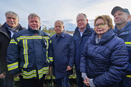 Olaf Scholz besucht das Hochwassergebiet in Verden